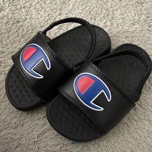 Kids champion slides with back strap size 7